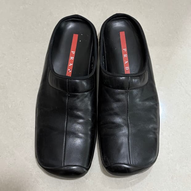프라다 빈티지 레더 슬립온 로퍼