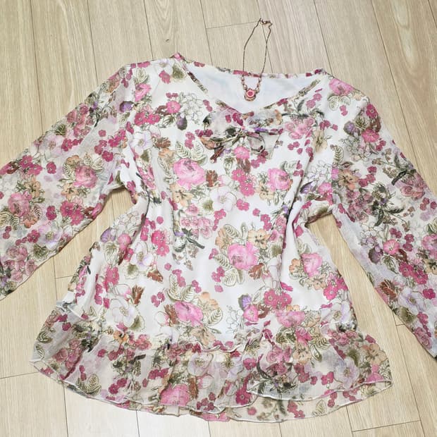 보헤미안 로즈글리터st 리본모리걸 시스루 슬리브블라우스