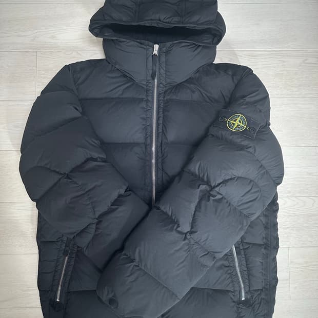 스톤아일랜드 심리스 패딩 m사이즈