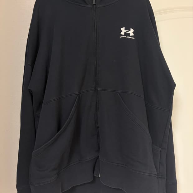 언더아머 후드집업