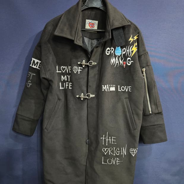 LOVE OF MY LIFE 자수 블랙 남성 세미오버핏 100 반코트 