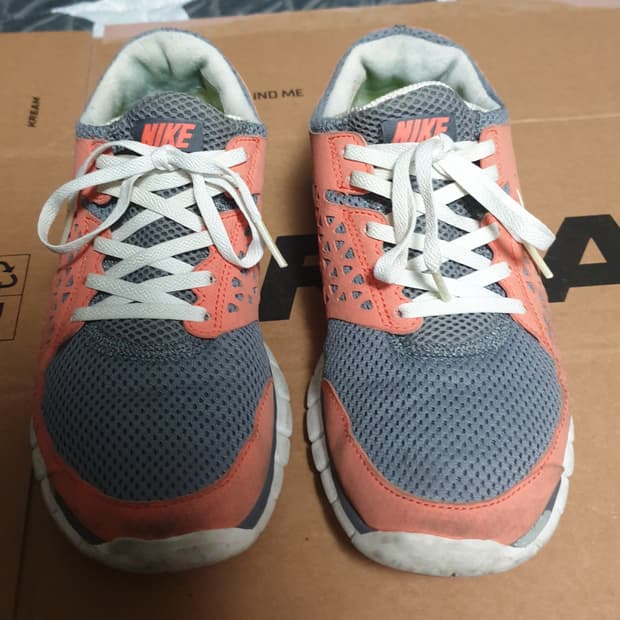 나이키 프리런 스니커즈 오렌지 그레이 (230)