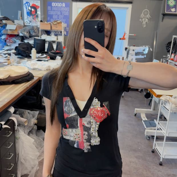 Dolce & Gabbana V-neck Graphic Tee Black