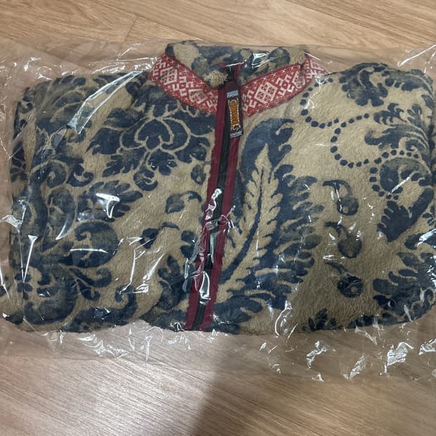 Kapital 다마스크 패턴 플리스