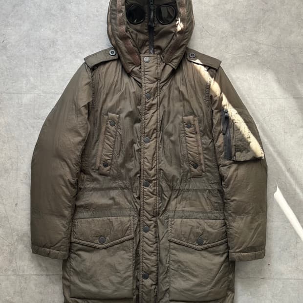 C.P. Company CP 컴퍼니 카키브라운 고글 다운 패딩