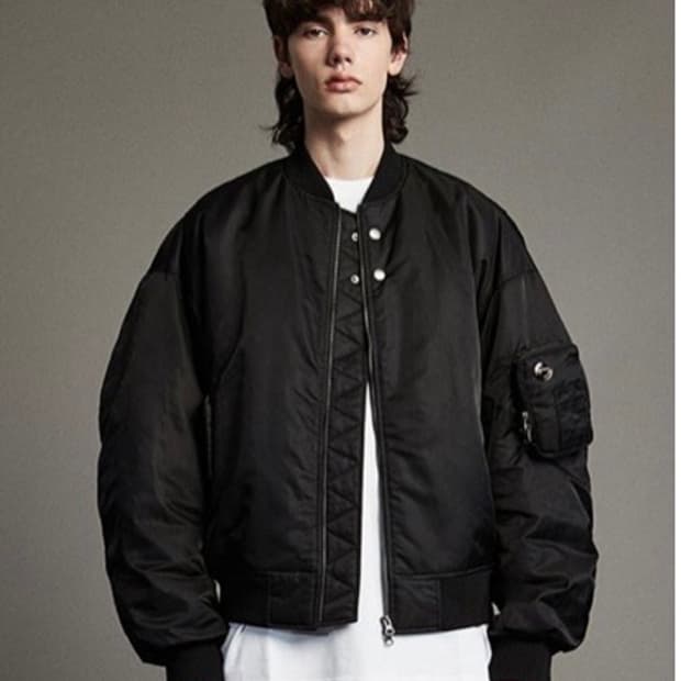 이에이(IEY) 파우치봄버