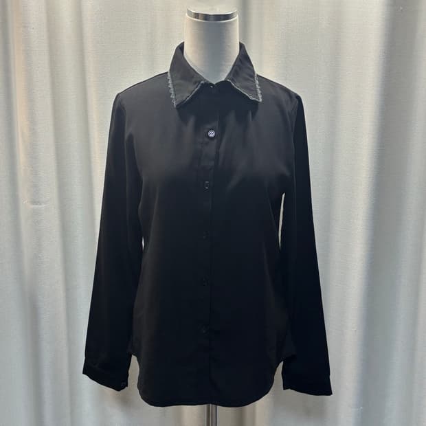 블랙 카라 셔츠