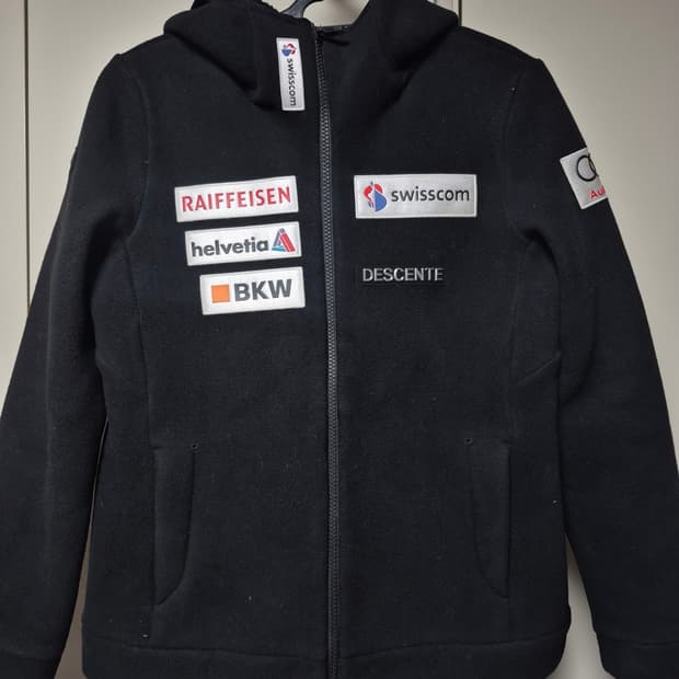 데상트 정품 스위스팀 레플리카 후드집업 여성90 사이즈 판매합니다 