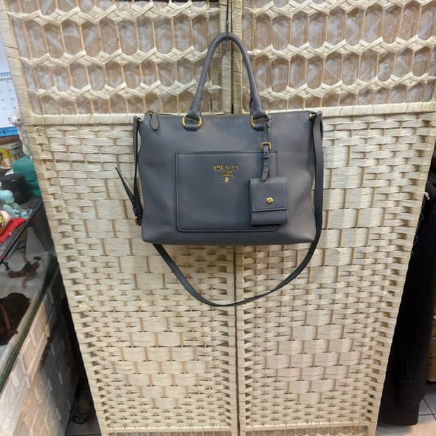 정품 프라다 비텔로 다이노 2way백 팝니다