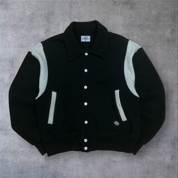 트래블 블랙 컬러 스카우트 바시티 스웻 자켓