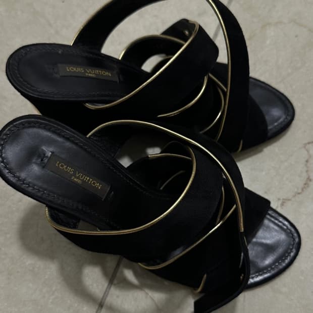 루이비통 블랙 샌들힐 37.5 (245)