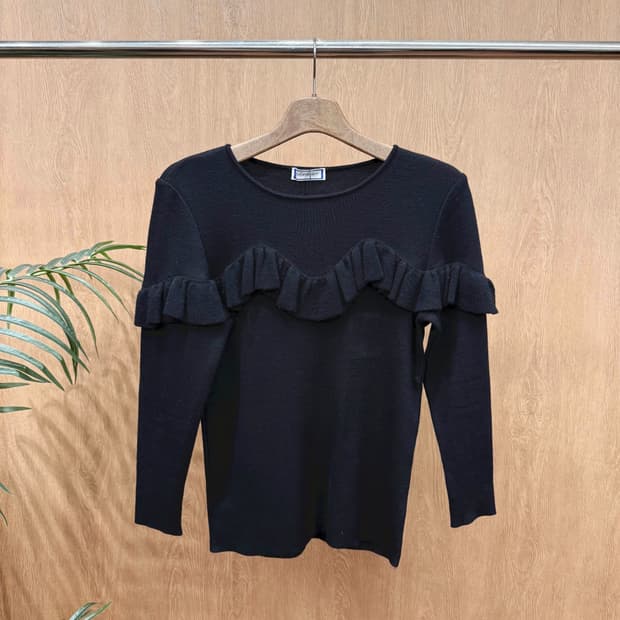 입생로랑 라운드넥 울 니트 티셔츠 프릴 디테일 슬림핏 블랙