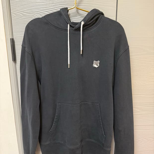 메종 키츠네 그레이 패치