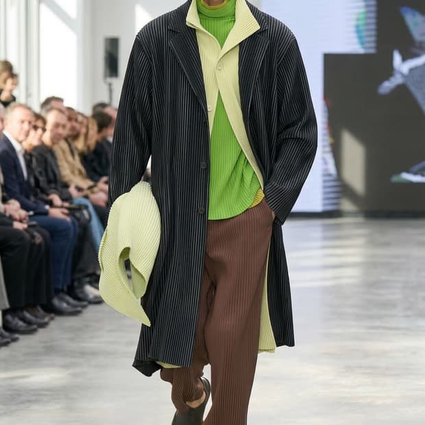 4/ 이세이미야케 옴므플리세 런웨이 C커브드 롱자켓