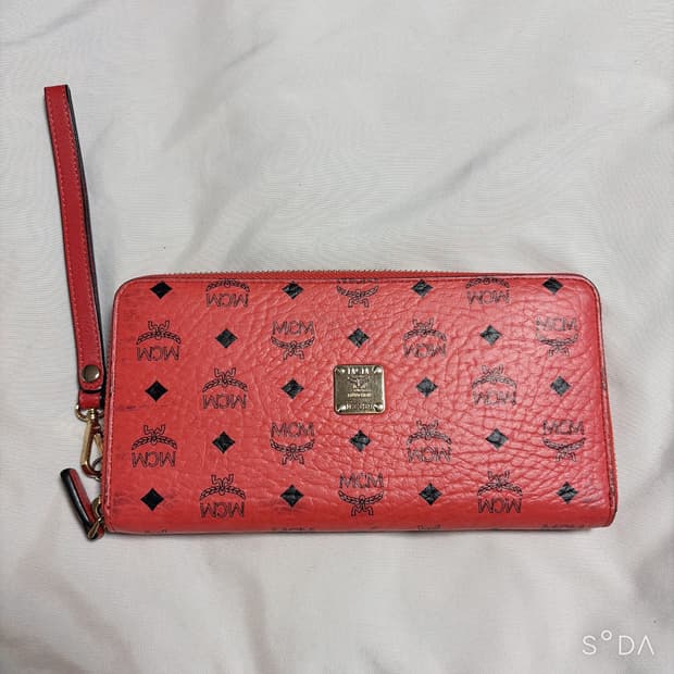MCM 레드 패턴 장지갑