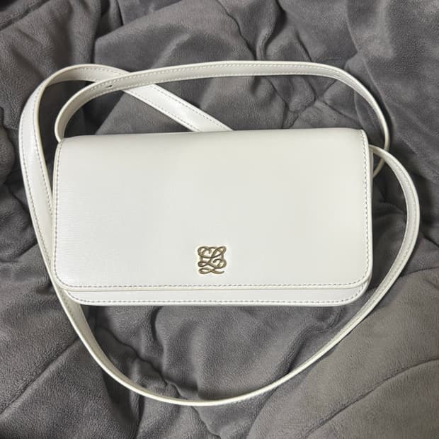 루이가또즈 화이트 미니 크로스백