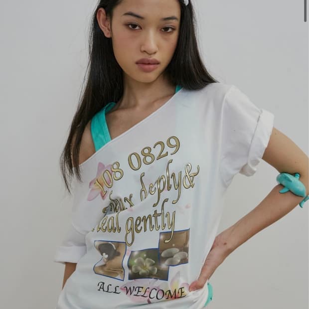 스컬프터) Healing Off-Shoulder Tee White