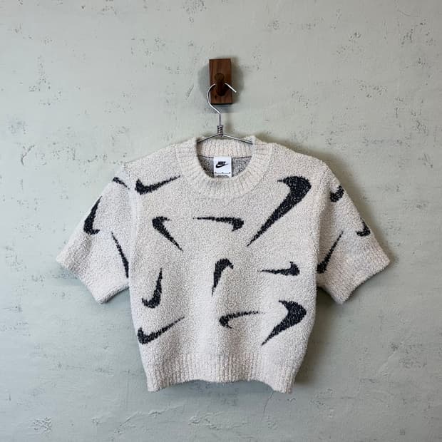 나이키 피닉스 코지 부클레 크롭 니트