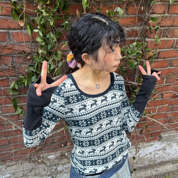 블루 네이비 노르딕 패턴 롱 슬리브