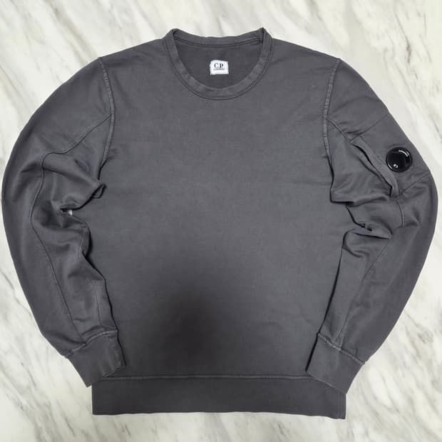 씨피컴퍼니 렌즈 맨투맨