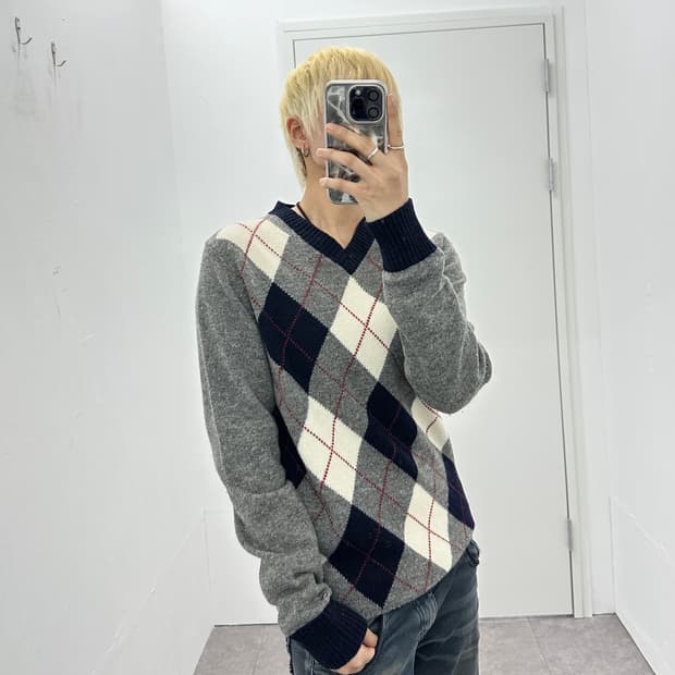 Tommy Hilfiger argyle pattern v neck kni