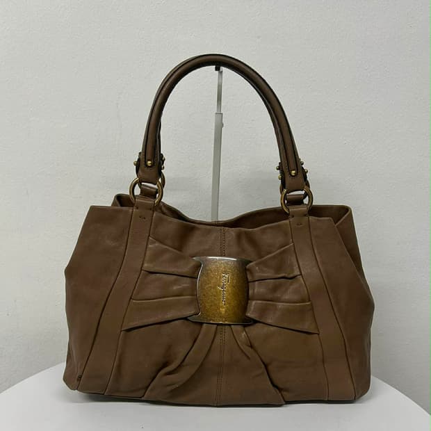 살바토레 페라가모 바라 리본 레더 토트백 숄더백