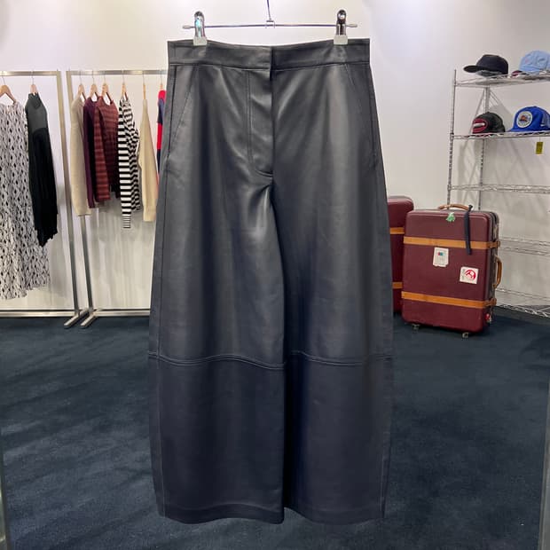 [28] COS 코스 천연 양가죽 와이드팬츠  네이비