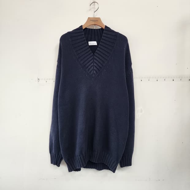 RAEY 네이비 V넥 이태리 니트 스웨터