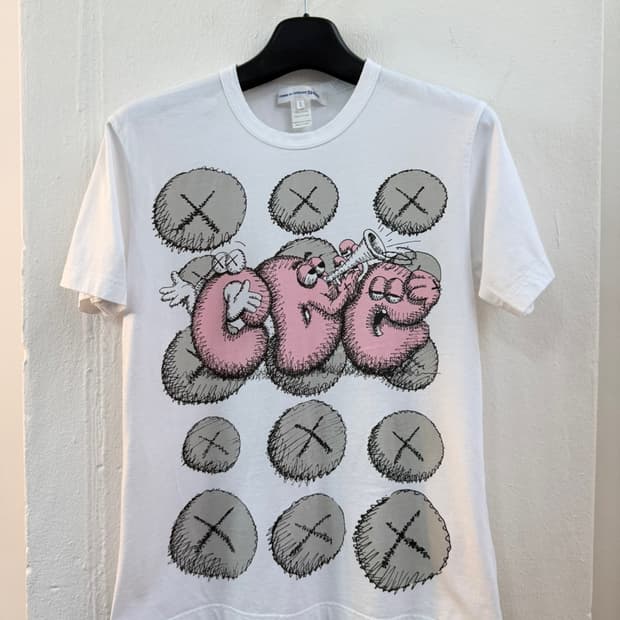 꼼데가르송 셔츠 x 카우스 반팔 티셔츠