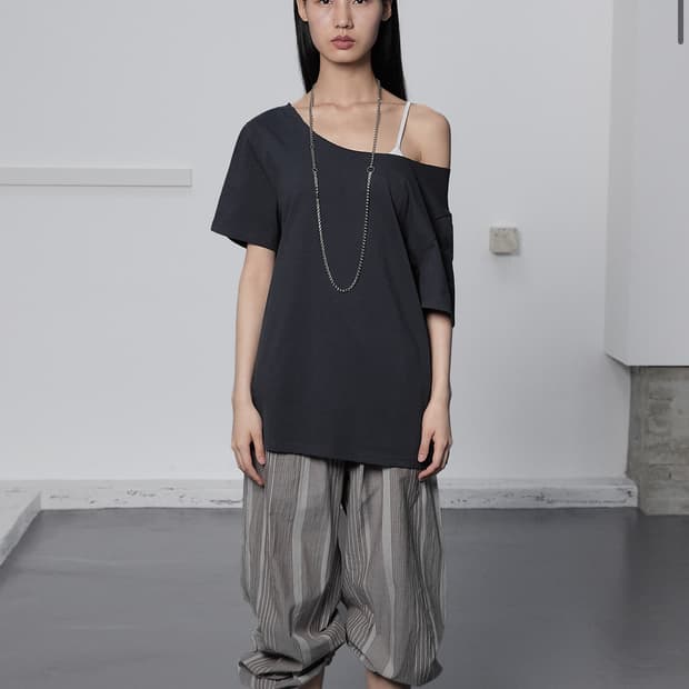 세릭 원숄더 루즈탑 Cerric ONE SHOULDER LOOSE TOP