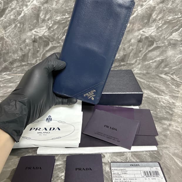 프라다 사피아노 은장 메탈로고 장지갑