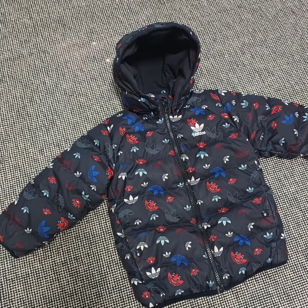 아디다스 오리털 트레포일패턴 패딩(3-4세용)
