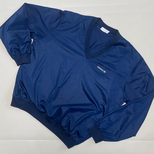 아디다스 올드스쿨 네이비 브이넥 웜업