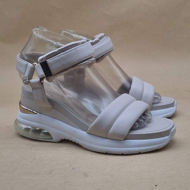 다이애나 도쿄 힐업샌들235 굽7.5