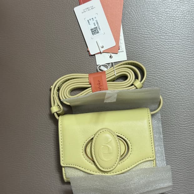 새상품) 아카이브앱크 오발카드백 버터