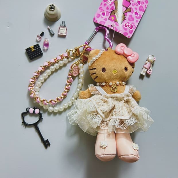 (8)롱다리키티 커스텀키링. -크림 레이어드 레이스 원피스