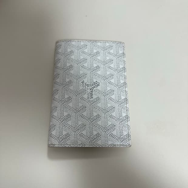 고야드 여권지갑 화이트 판매합니다😄