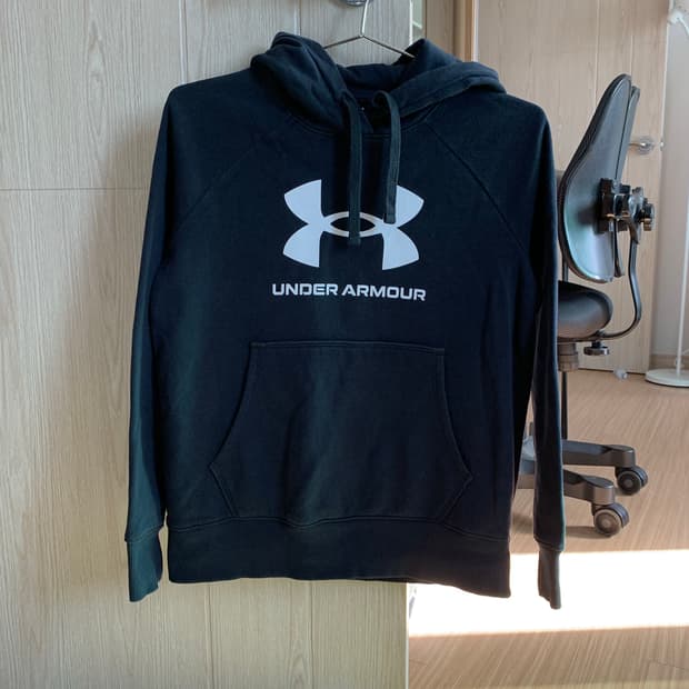 언더아머 여성 후드티