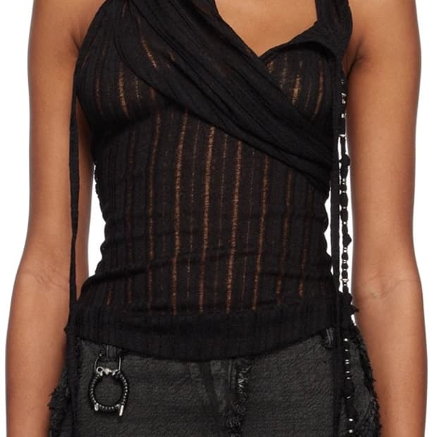 hyeinseo hooded halter top