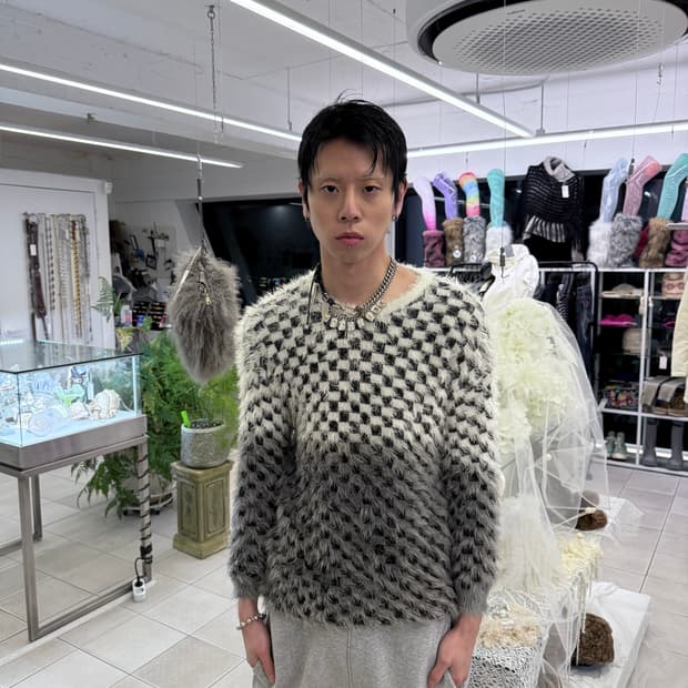 gradation check board fluffy sweater