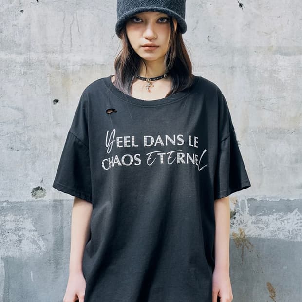 YEEL DISTRESSED STUD LOGO OVERSIZED T-SH