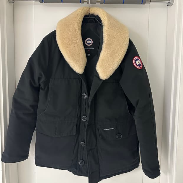 캐나다구스 매키너 블랙 색상 L사이즈