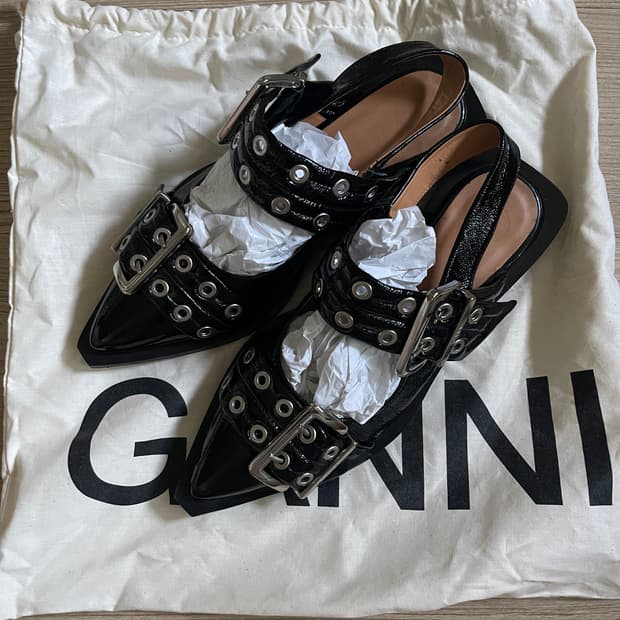 ganni 가니 와이드 버클 슬링백 37size