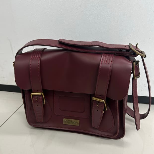 닥터마틴사첼백 와인크로스백