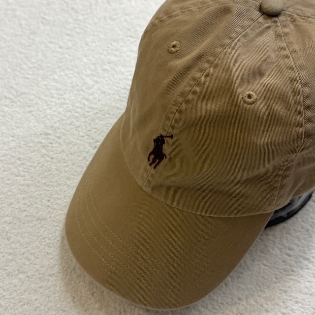 폴로 베이지 볼캡 모자