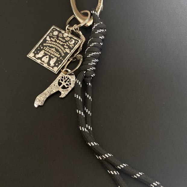 블랙 메탈 팬던트 키체인