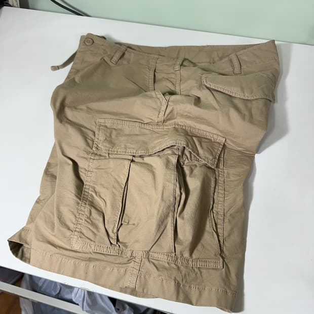 32 L 유니클로 베이지 써머코튼 카고쇼츠 반바지
