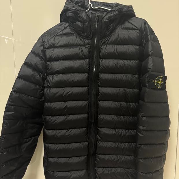 (1회착용)24fw스톤아일랜드 룸우븐40324 경량패딩M 블랙