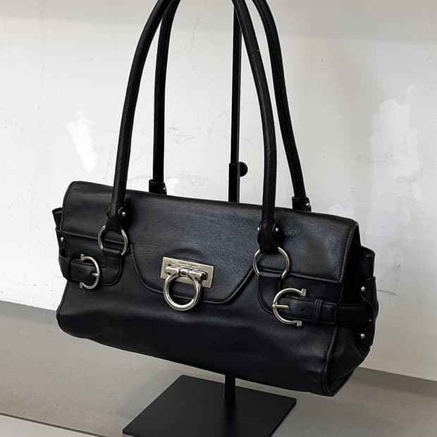 살바토레 페라가모 간치니 바게트 백