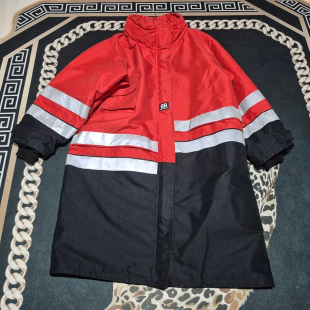 (제이홉 착용)발렌시아가 18F/W 비대칭 풀드 파카 자켓 40 정품